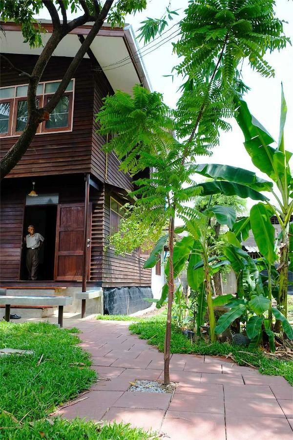 Yesterday Sathon Bangkok Exterior foto